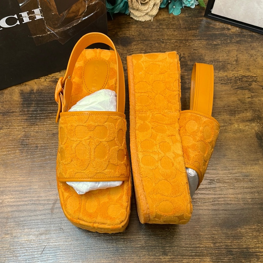 Coach Noelle Sandal In Signature Terry Cloth size 9 nwt and box